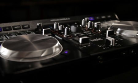 Hercules Universal DJ closeup3