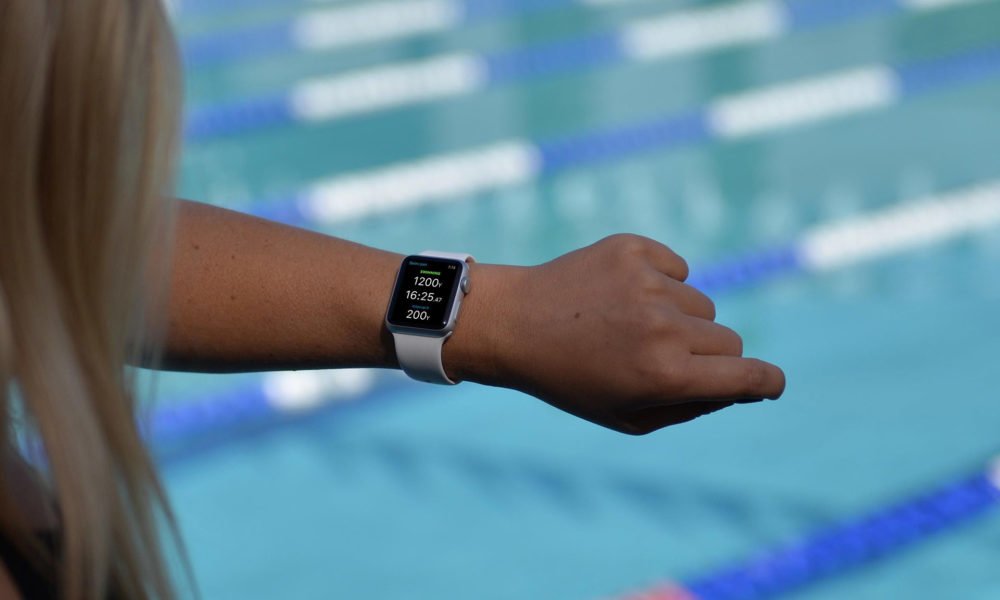 I migliori smartwatch e fitness tracker per il nuoto, da Apple a Garmin
