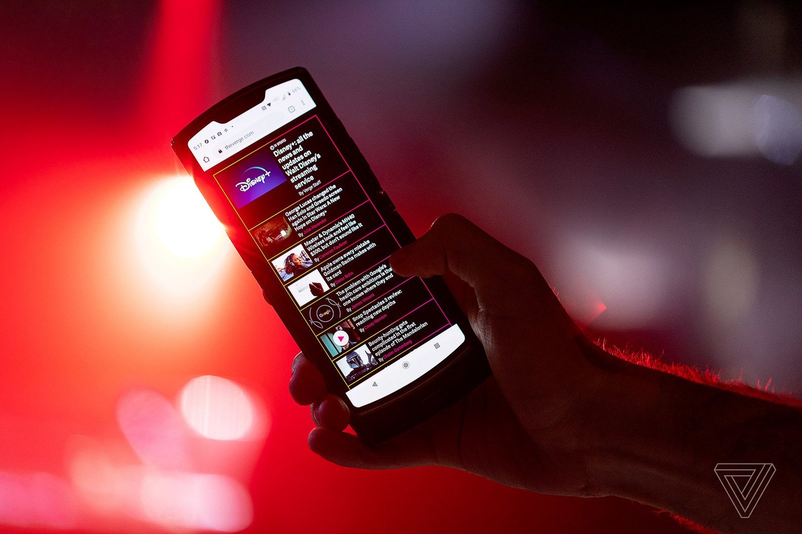Motorola Razr torna alla grande: è un pieghevole tutto schermo