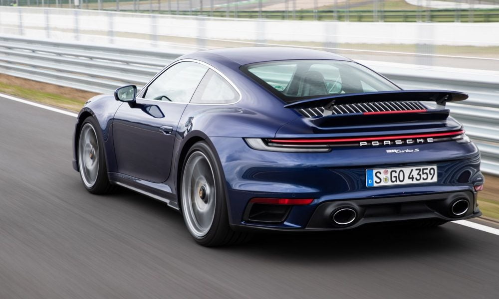 Porsche 911 elettrica non si farà, almeno a breve